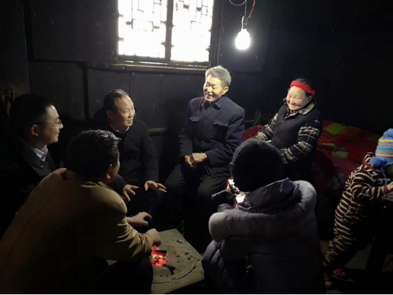 tapplay深入虎形山瑶族乡白水洞村走访慰问贫困群众215.png